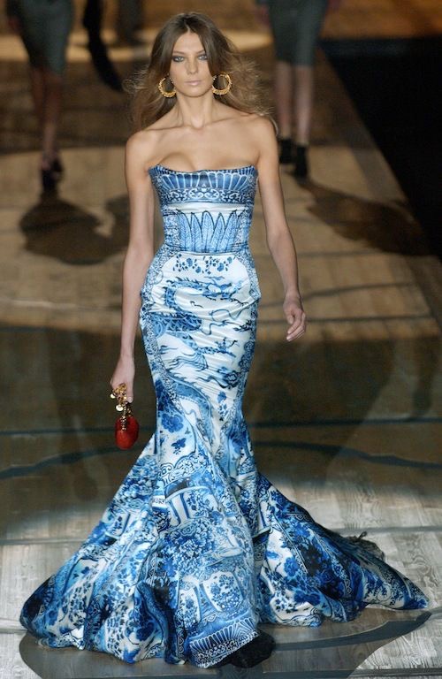 “Through Whose Looking Glass?”: Femininity, Desire, and The Cultural Politics of the Cavalli Gown